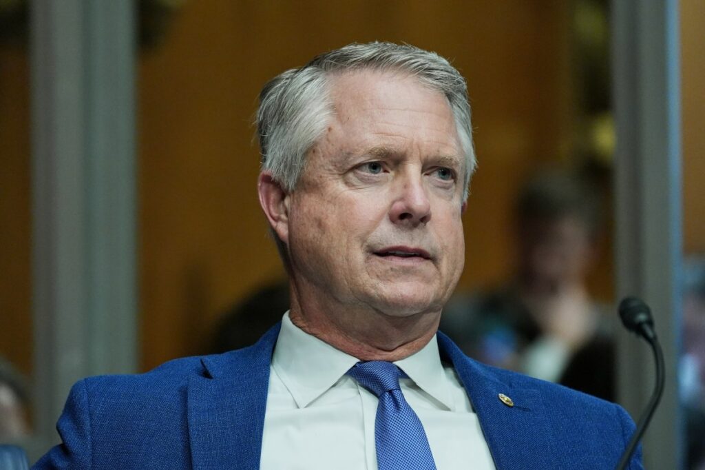 Trump respalda a Marshall en Kansas ante avance demócrata