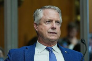 Trump respalda a Marshall en Kansas ante avance demócrata