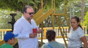 Adrián Naveda impulsa espacios recreativos y jornadas de faena en el parque de Mahuixtlán