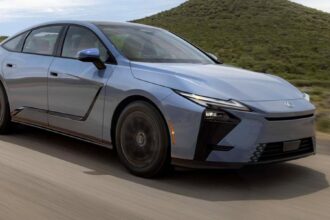 Lexus ES 350h Luxury 2026, sedán híbrido de lujo, llega a México