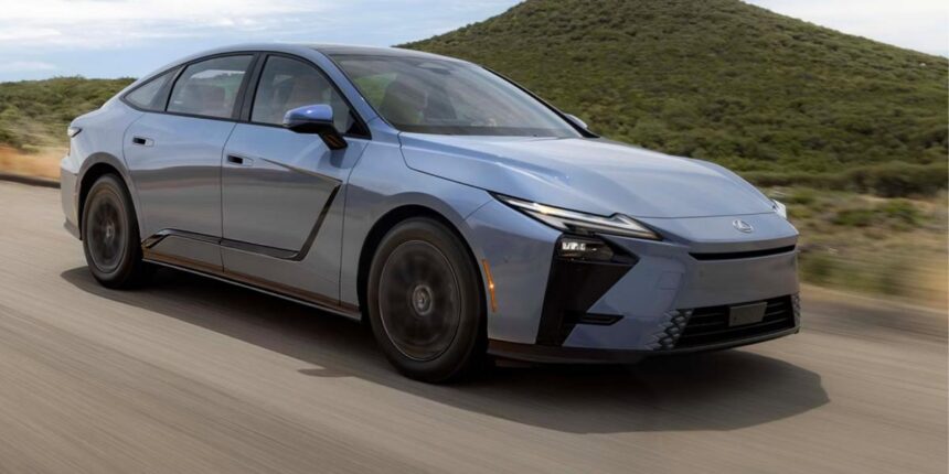 Lexus ES 350h Luxury 2026, sedán híbrido de lujo, llega a México
