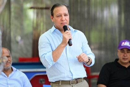 Abel Martínez propone plan integral contra inseguridad en Santiago