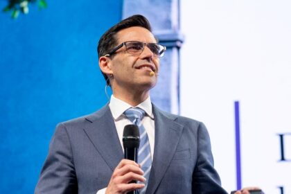Sergio Urzúa advierte sobre desempleo y baja natalidad en Chile