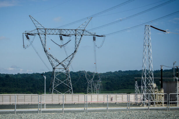 Colombia reanuda exportación de energía a Ecuador con restricciones