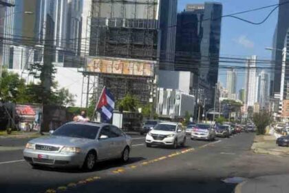 Cubanos en Panamá marchan contra bloqueo de EE UU a Cuba