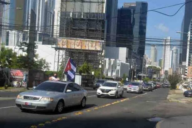 Cubanos en Panamá marchan contra bloqueo de EE UU a Cuba