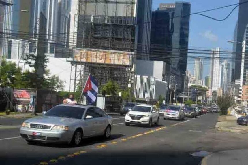 Cubanos en Panamá marchan contra bloqueo de EE UU a Cuba