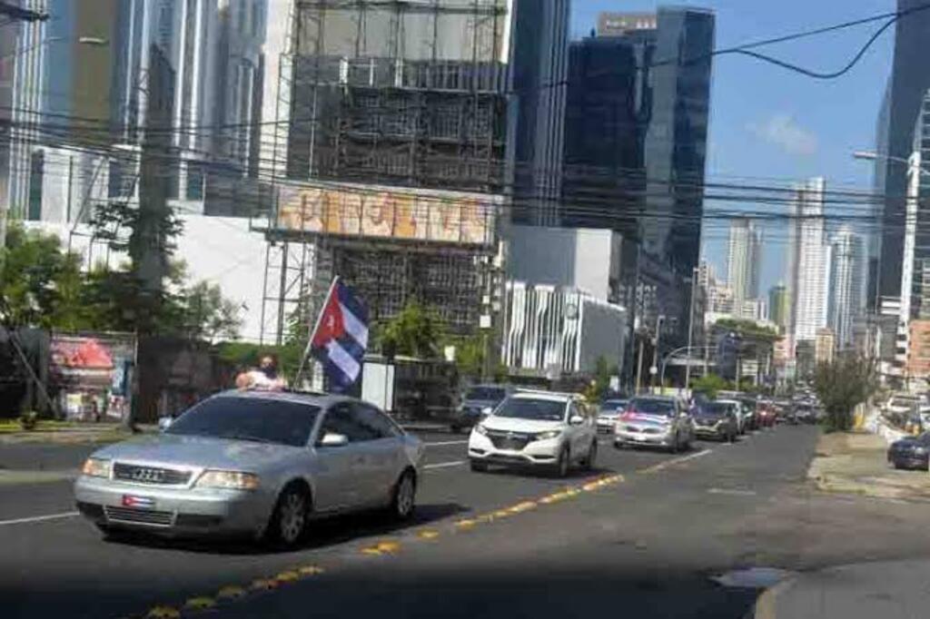 Cubanos en Panamá marchan contra bloqueo de EE UU a Cuba