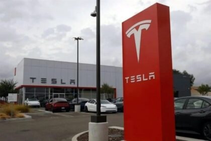 Tesla reporta caída de 29% en ganancias y estancamiento en ingresos