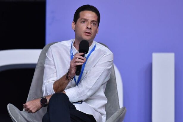 Colombia negocia con EE UU suspensión de aranceles a exportaciones