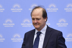 Renuncia Daniel González a Secretaría de Energía en Argentina