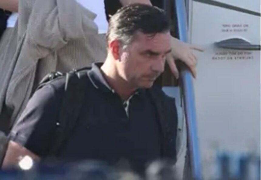 Flávio Bolsonaro queda aislado tras carta golpista desde EE UU