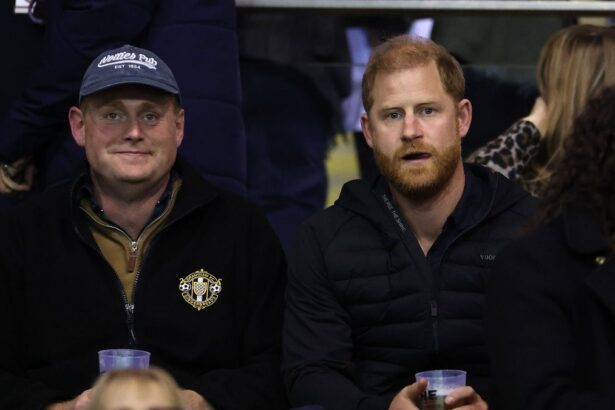 Príncipe Harry es abucheado en partido de rugby en Leicester