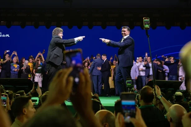 Justicia argentina pide videos sobre salida de Flávio Bolsonaro