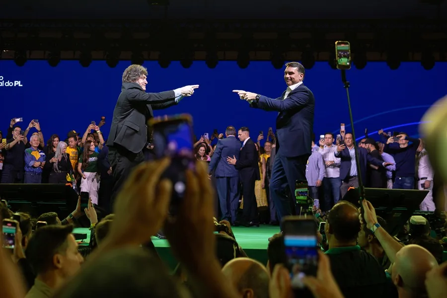 Justicia argentina pide videos sobre salida de Flávio Bolsonaro