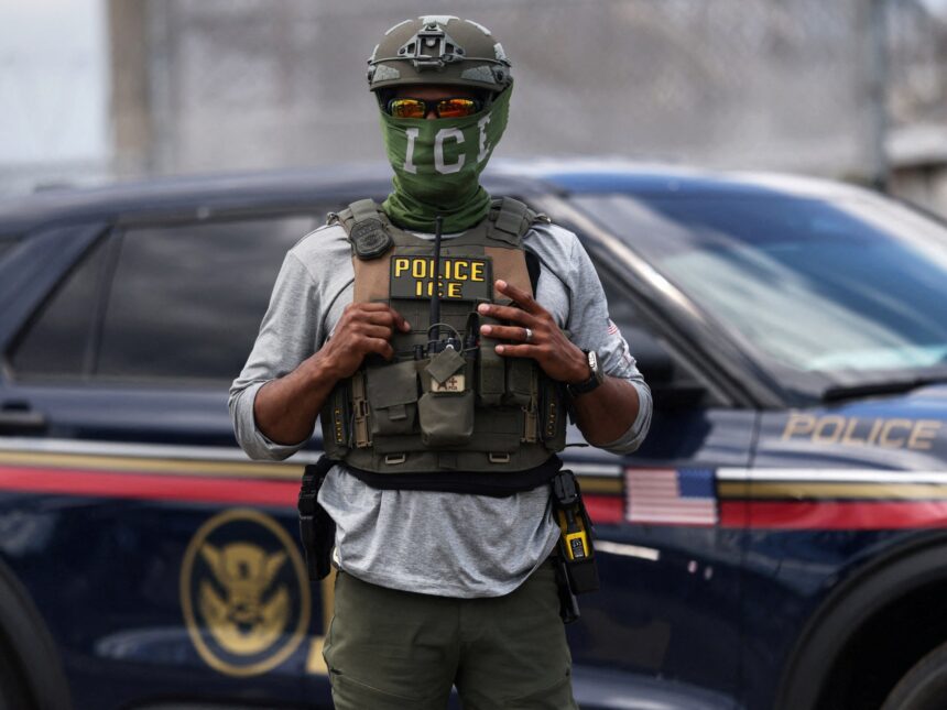 ICE rechaza cámaras corporales con grabación automática en operativos