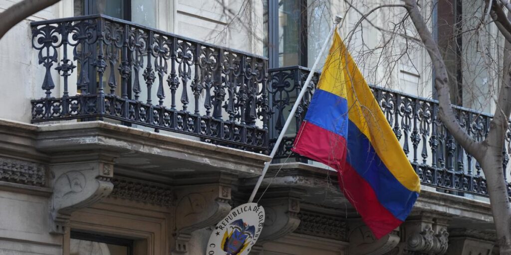 FMI advierte que la deuda y déficit fiscal en Colombia son críticos
