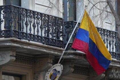 FMI advierte sobre deuda insostenible y déficit fiscal en Colombia
